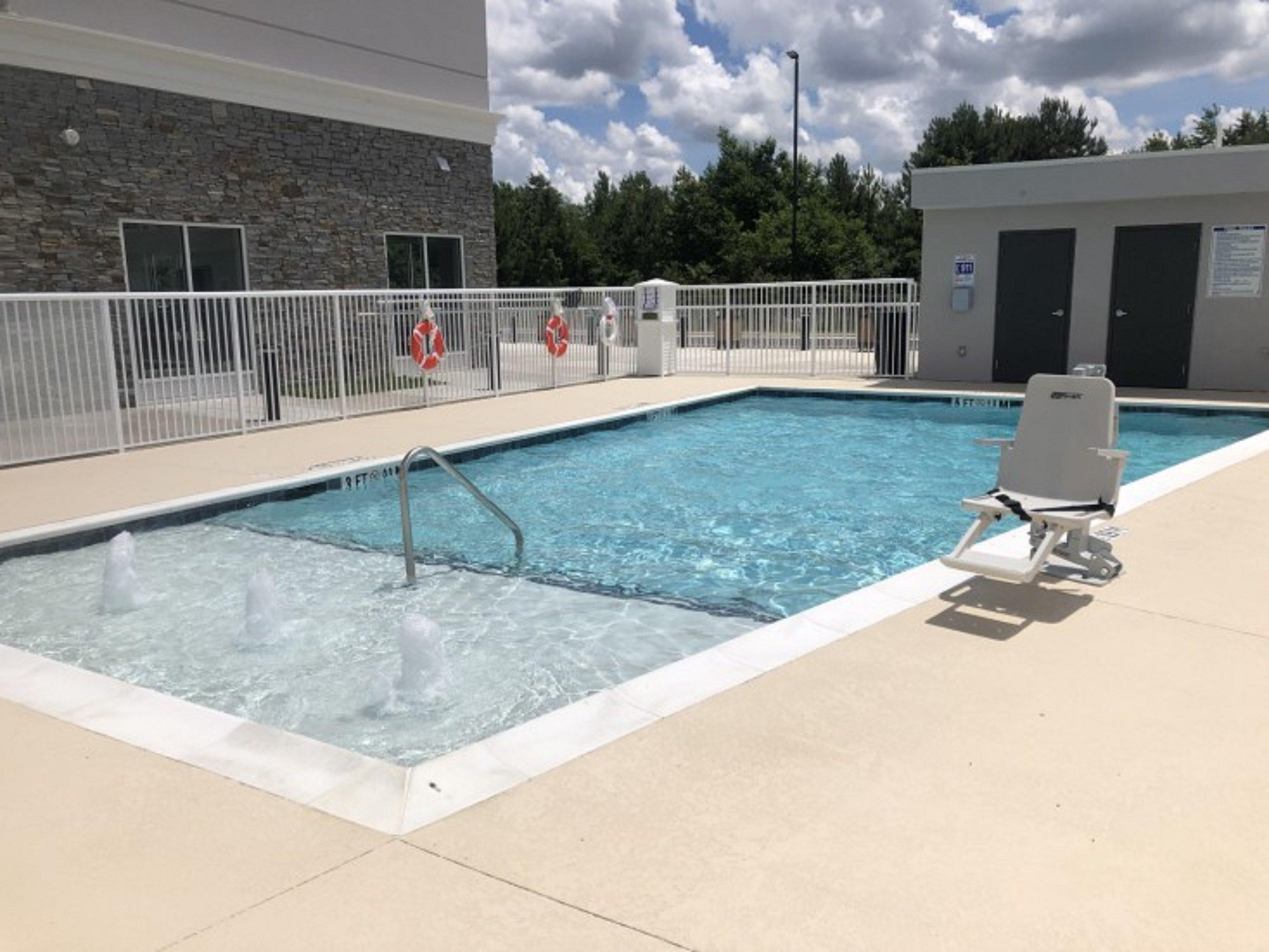 Holiday Inn & Suites - Fayetteville W-Fort Bragg Area By Ihg Exterior foto