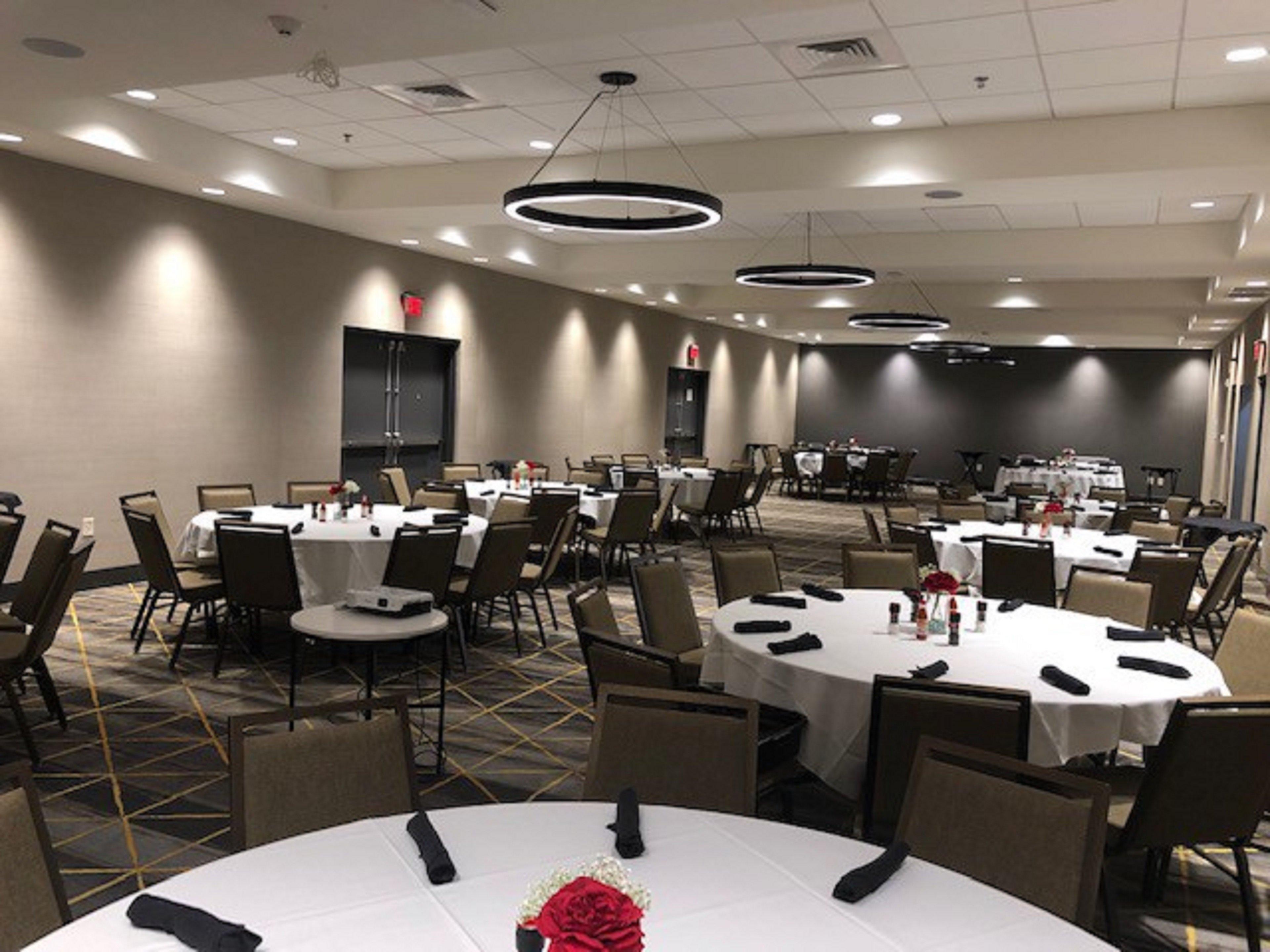Holiday Inn & Suites - Fayetteville W-Fort Bragg Area By Ihg Exterior foto