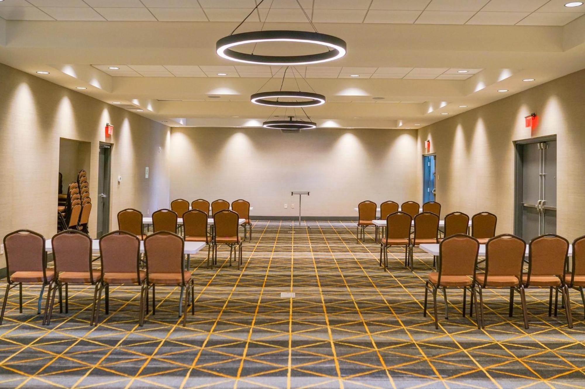 Holiday Inn & Suites - Fayetteville W-Fort Bragg Area By Ihg Exterior foto